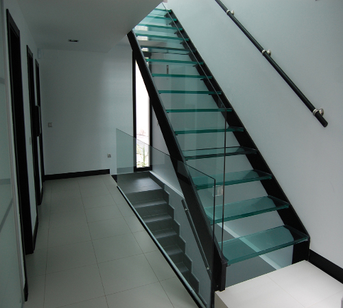 Лестницы со стеклянными ступенями